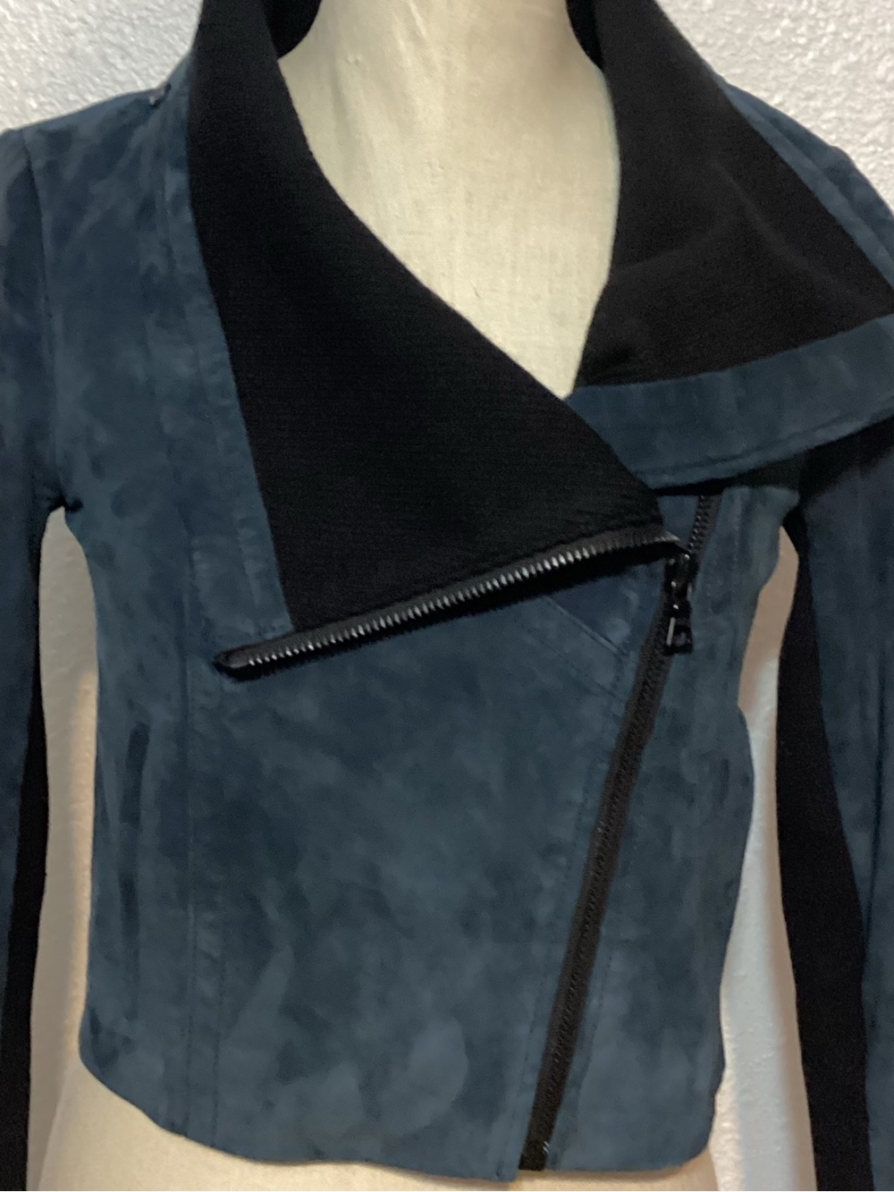 Yigal Azrouel Women’s lambskin Suede Asymmetrical Moto Jacket size 4 - Picture 5 of 7